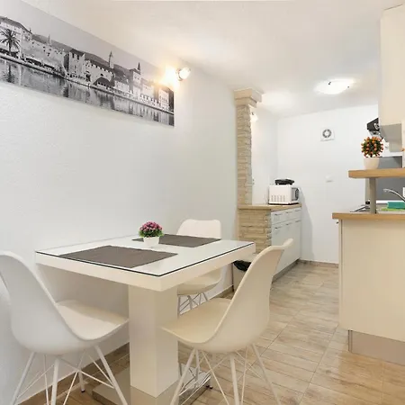 Appartement By The Sea - 15517