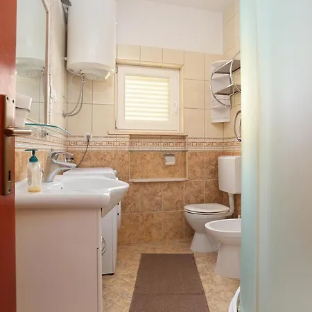 Appartement By The Sea - 15517 *