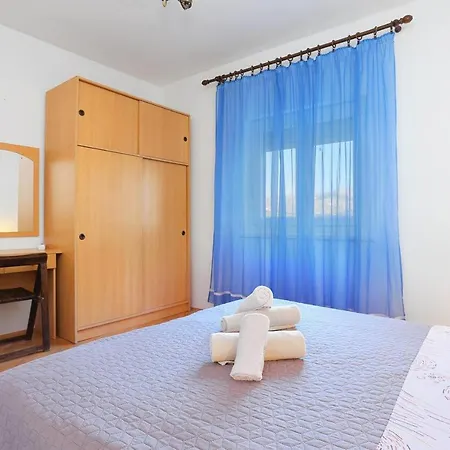 Appartement By The Sea - 15517 Trogir