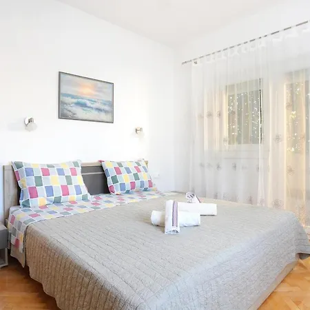 By The Sea - 15517 Trogir