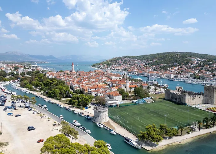 Appartement By The Sea - 15517 Trogir