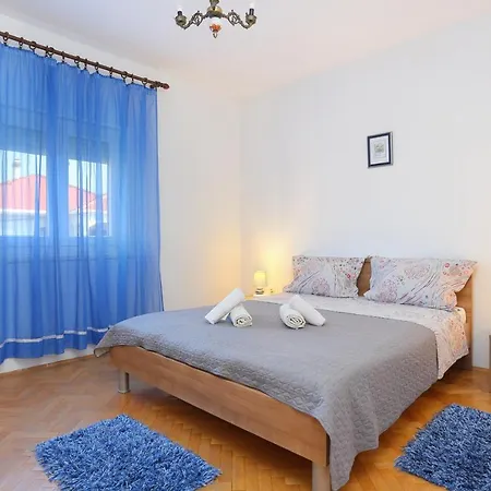 Apartment By The Sea - 15517 Trogir