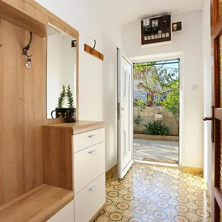 Apartment By The Sea - 15517 *