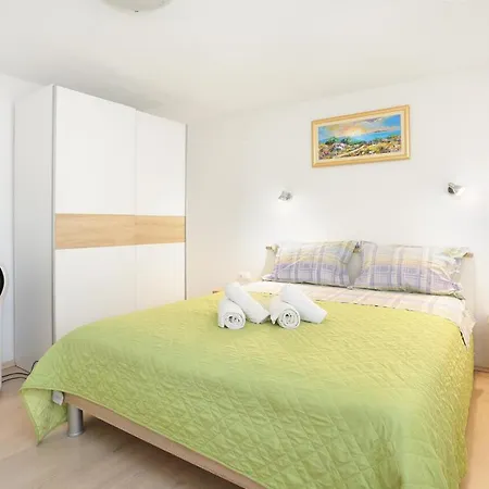 Apartment By The Sea - 15517 *