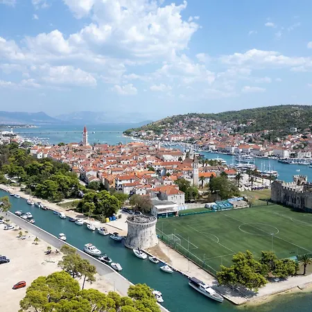 Apartment By The Sea - 15517 Trogir